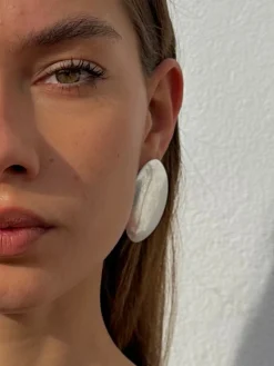 Susmie's Carol Washed Silver Earrings< Silver