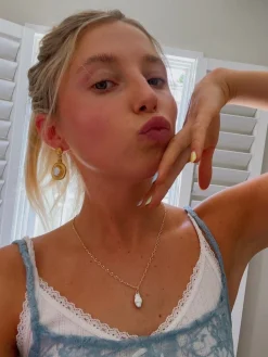 Susmie's Charlotte Earrings< Golden