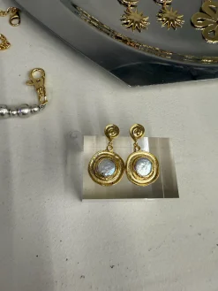 Susmie's Charlotte Earrings< Golden