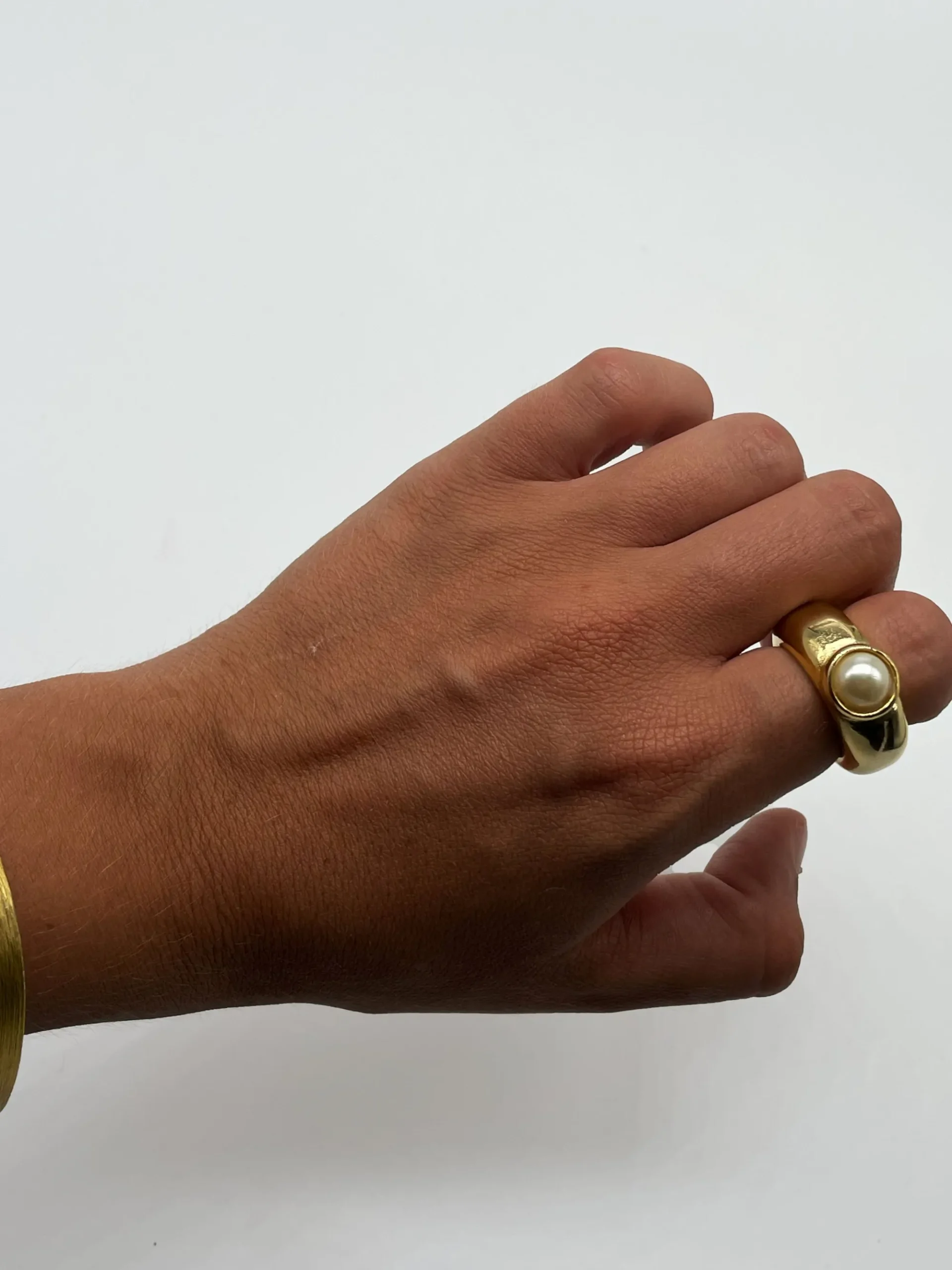 Susmie's Chisme Time Ring< Golden