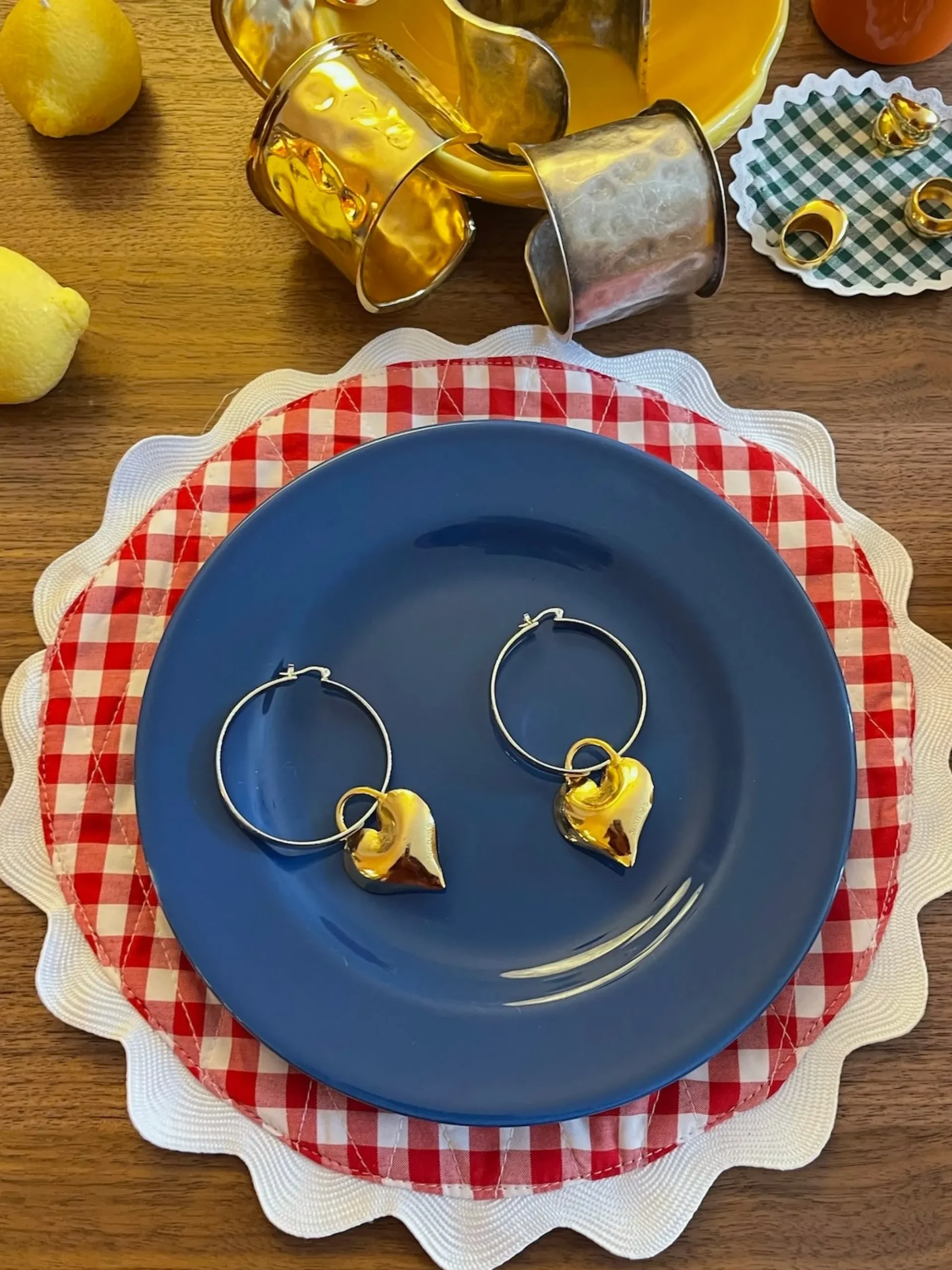 Susmie's Deep Love Earrings< Golden