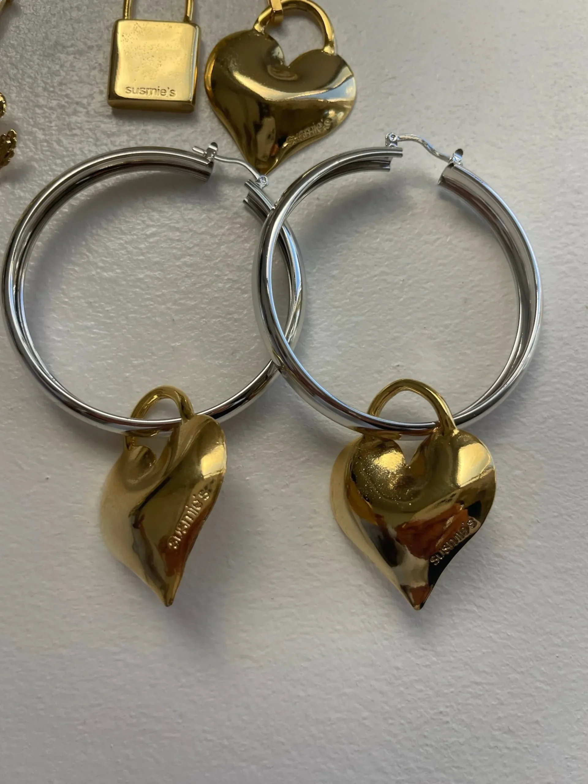 Susmie's Deep Love Earrings< Golden