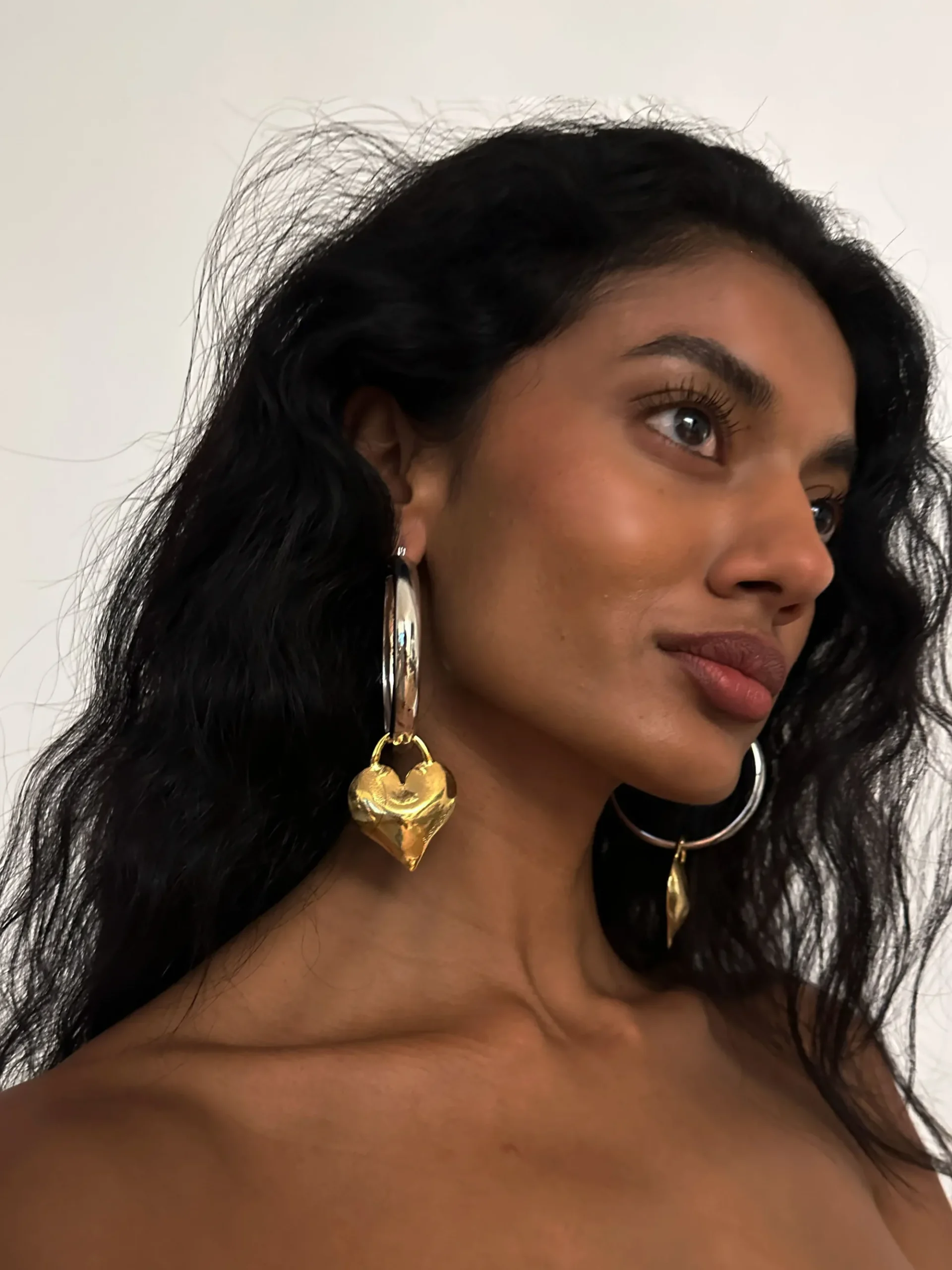 Susmie's Deep Love Earrings< Golden