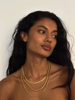 Susmie's Give Me Some Advice Necklace< Golden