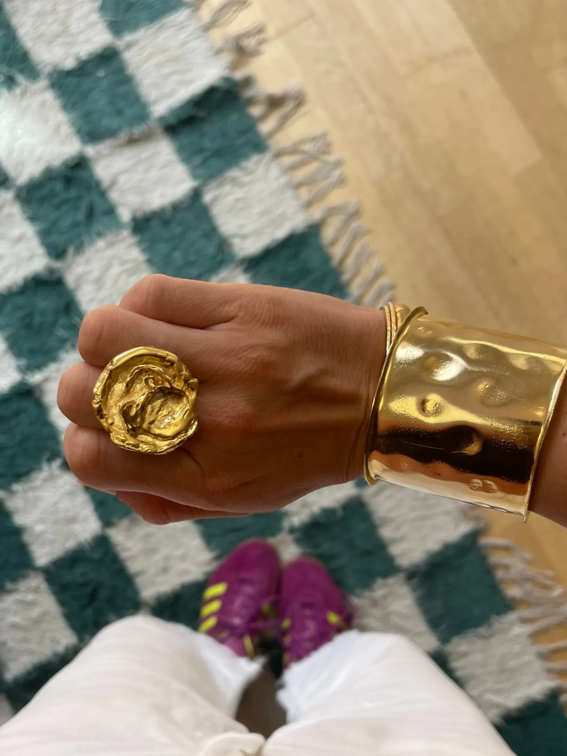 Susmie's Johnny Cash Ring< Golden