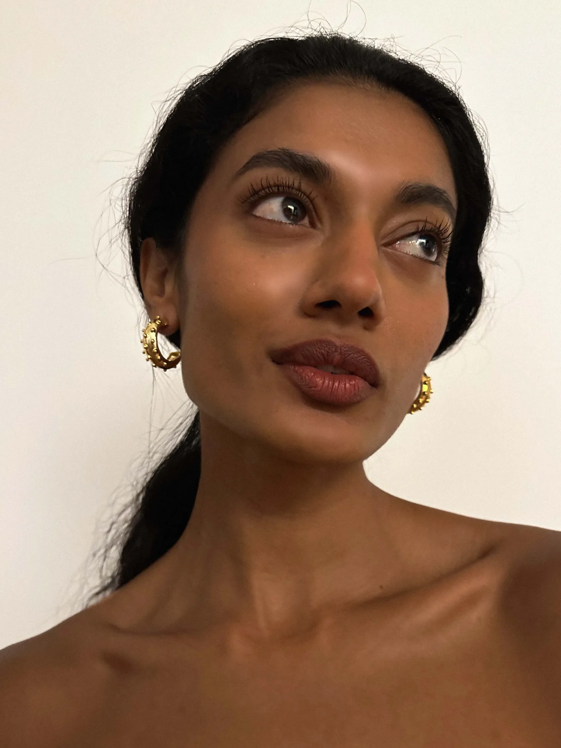 Susmie's Legacy Earrings Gold< Golden