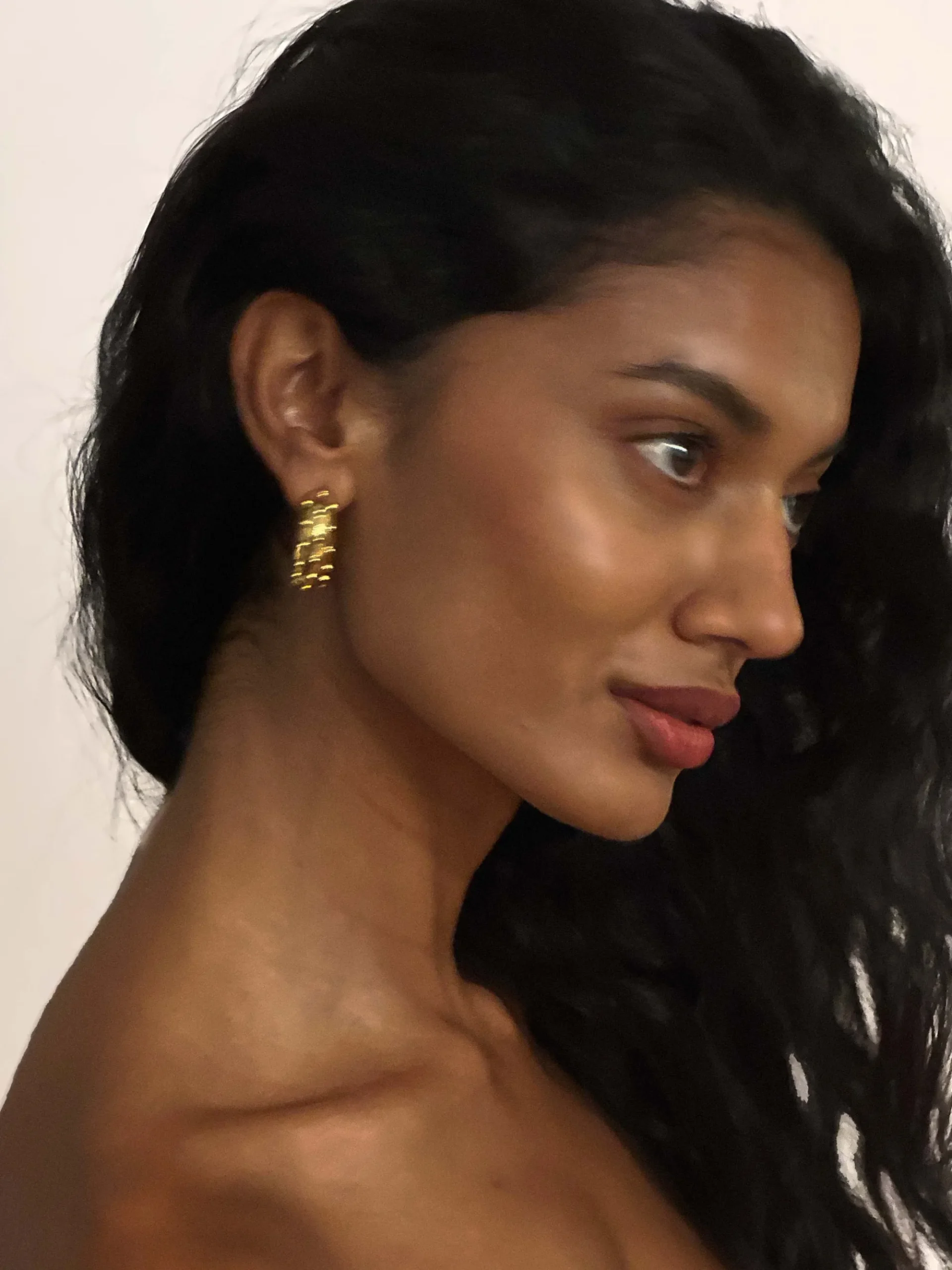 Susmie's Legacy Earrings Gold< Golden