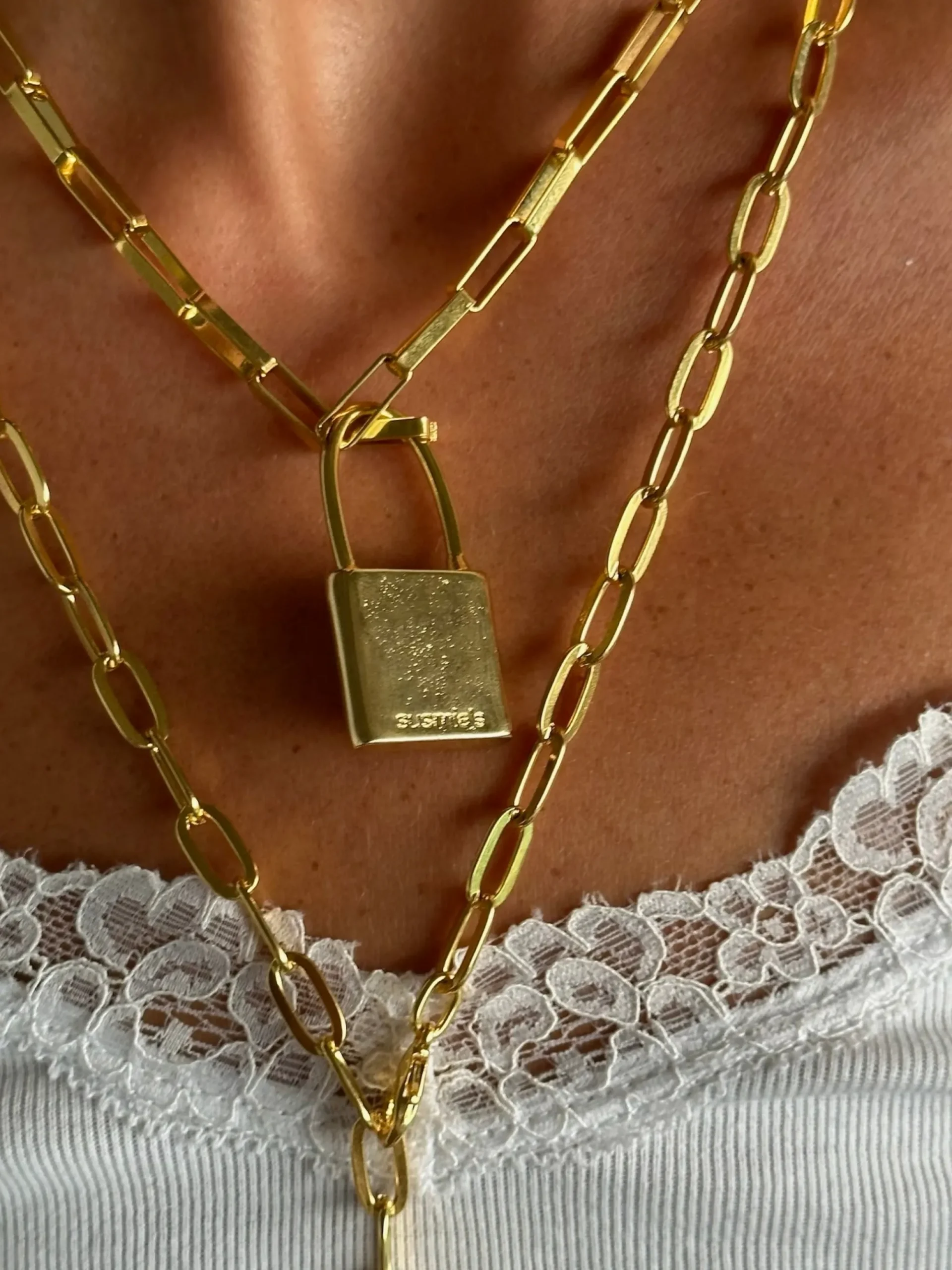 Susmie's Locked Heart Necklace< Golden