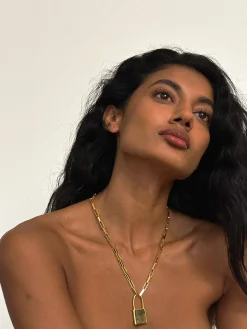 Susmie's Locked Heart Necklace< Golden