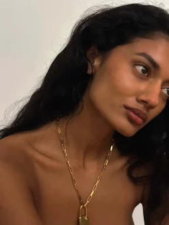 Susmie's Locked Heart Necklace< Golden