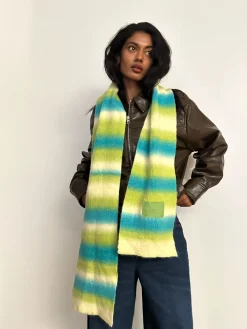 Susmie's Loyal to the end Scarf< Scarves | Scarves