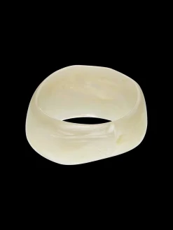 Susmie's Ribbon White Bracelet< Bracelets