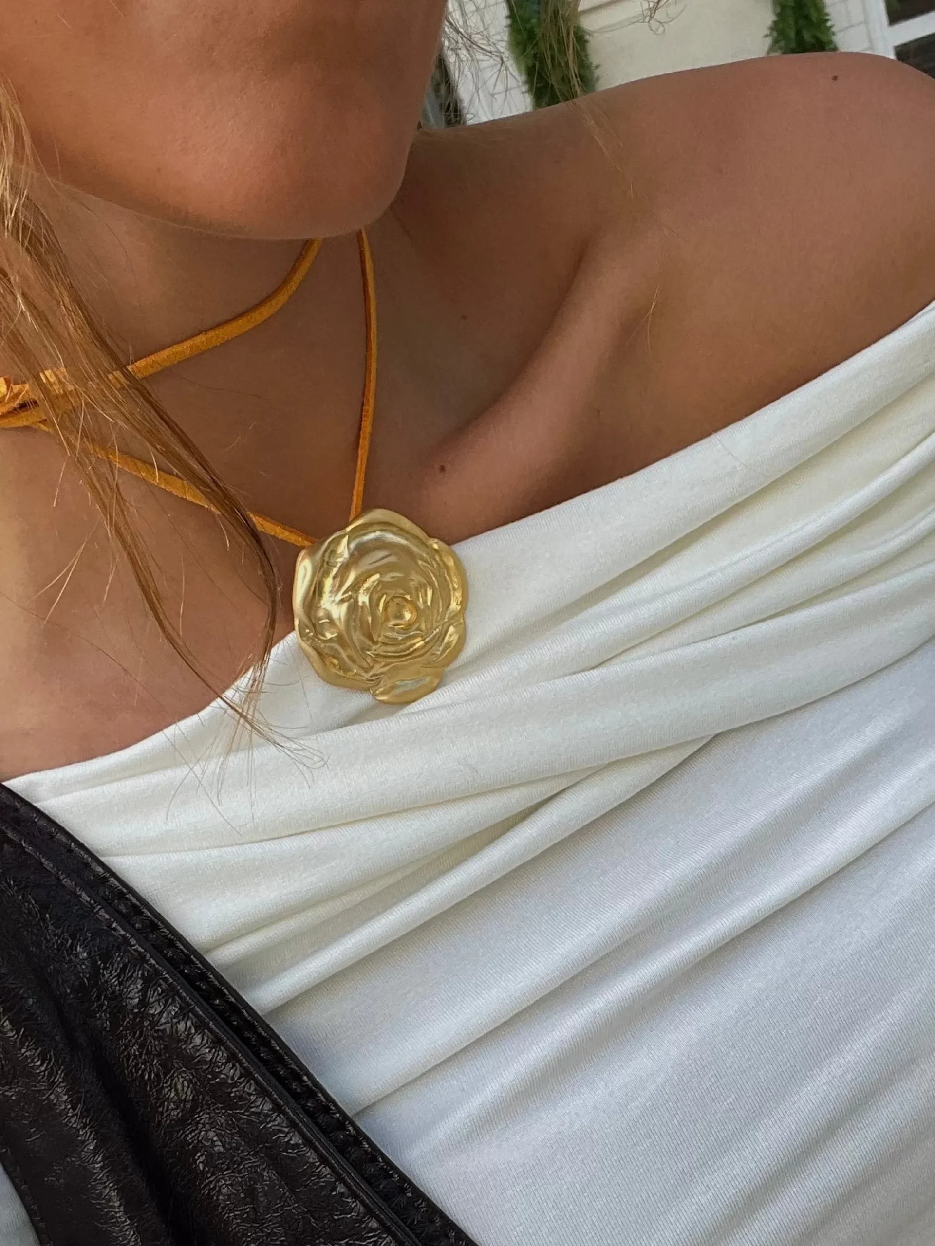 Susmie's Rose - Medallion< Mixed Necklaces | Golden
