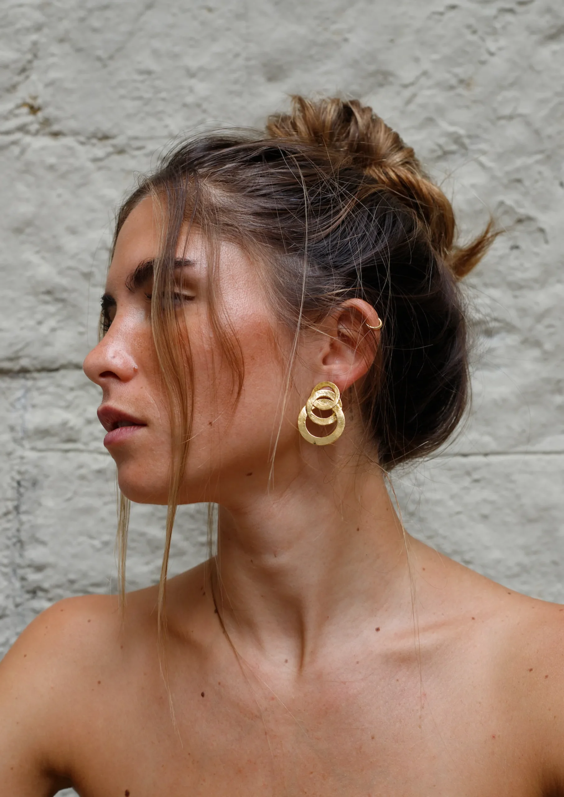 Susmie's Show me How Earrings< Golden
