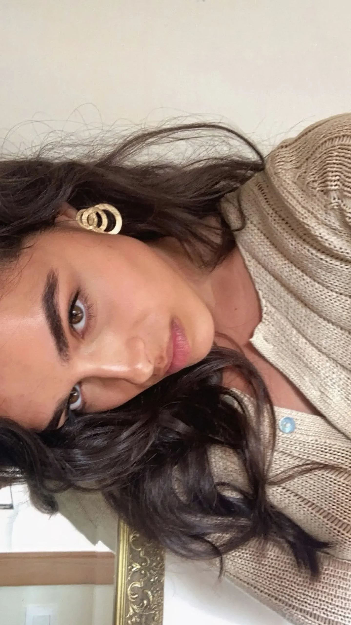 Susmie's Show me How Earrings< Golden