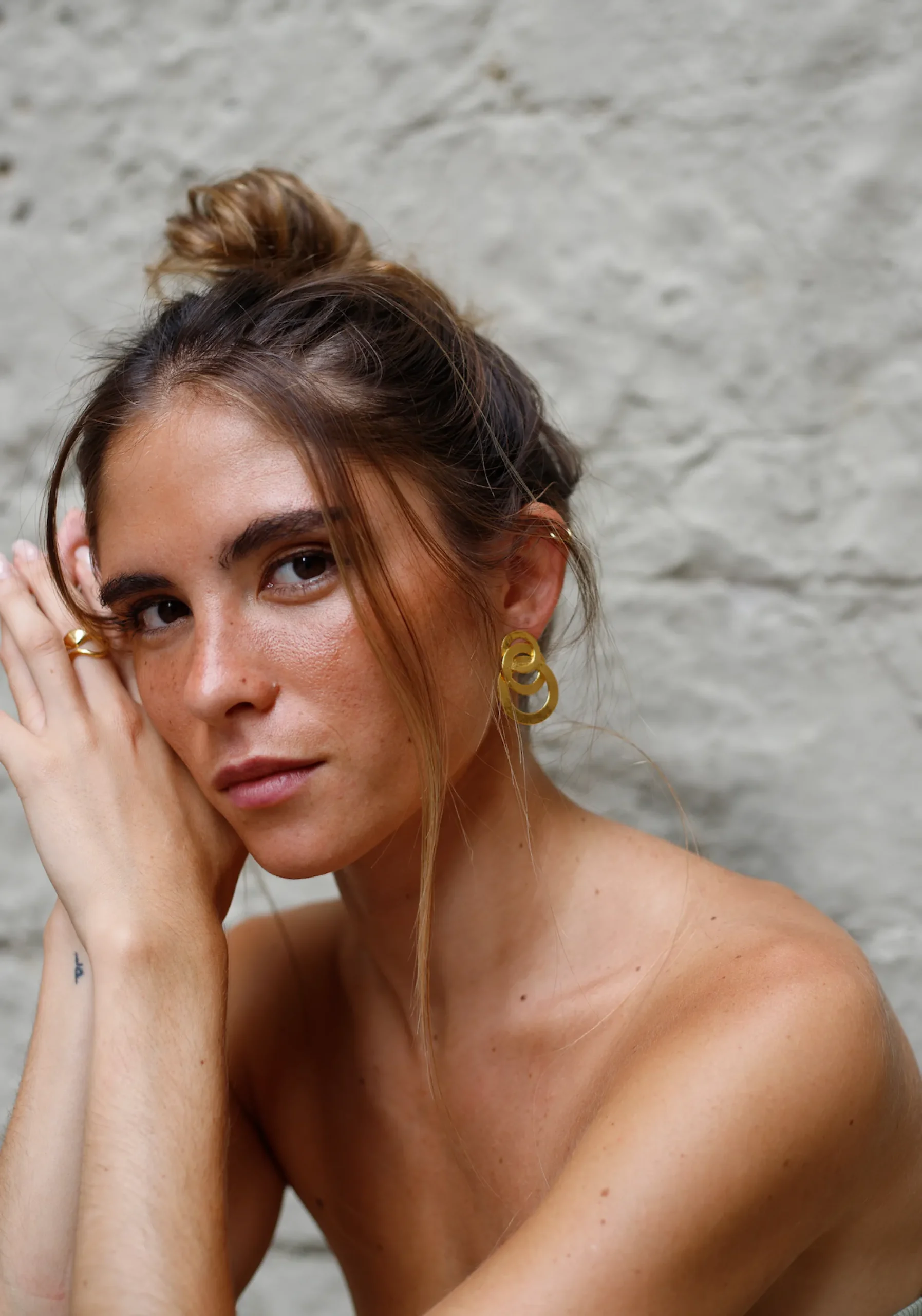 Susmie's Show me How Earrings< Golden