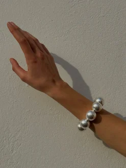 Susmie's Snowball Silver Bracelet< Bracelets