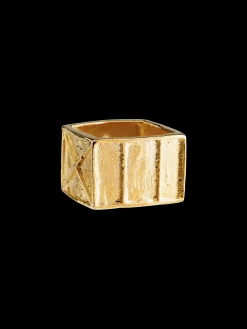 Susmie's Unusual Ring Gold< Golden