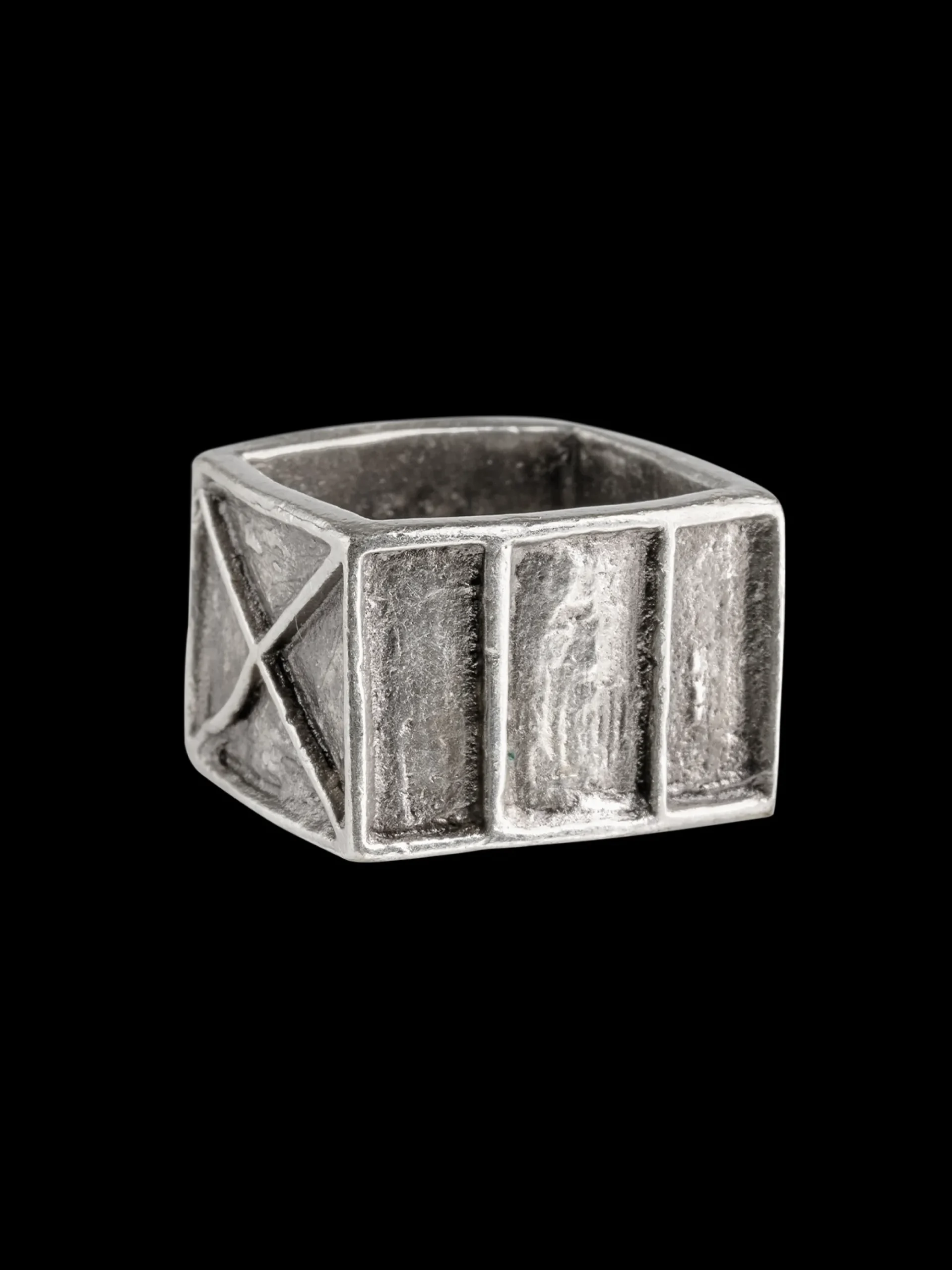 Susmie's Unusual Ring Silver< Silver