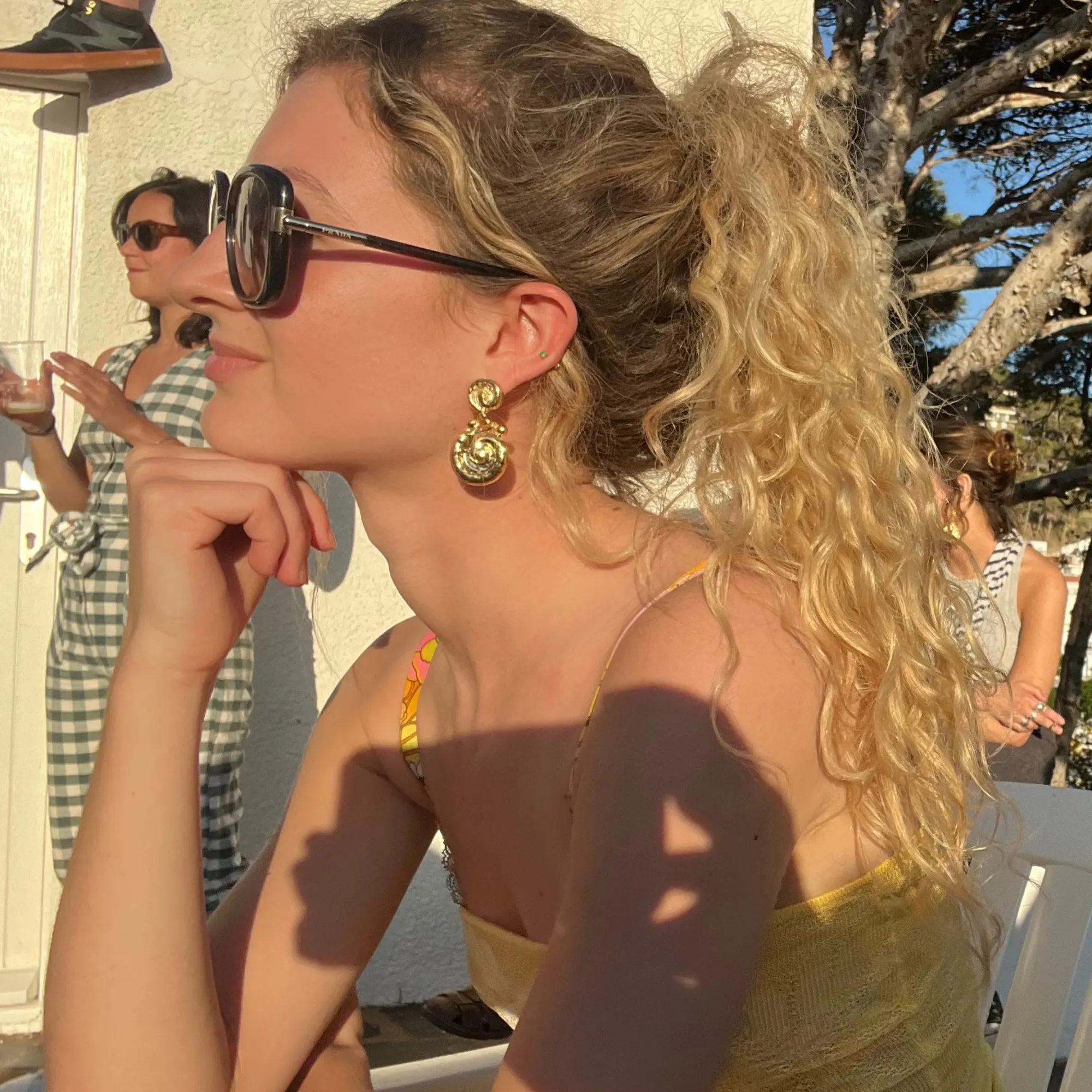 Susmie's Vintage Golden Earrings< Golden